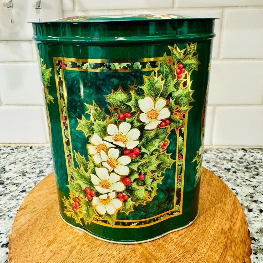 Vintage‎ Avon Tea Tin with Winter Scene Made in England
